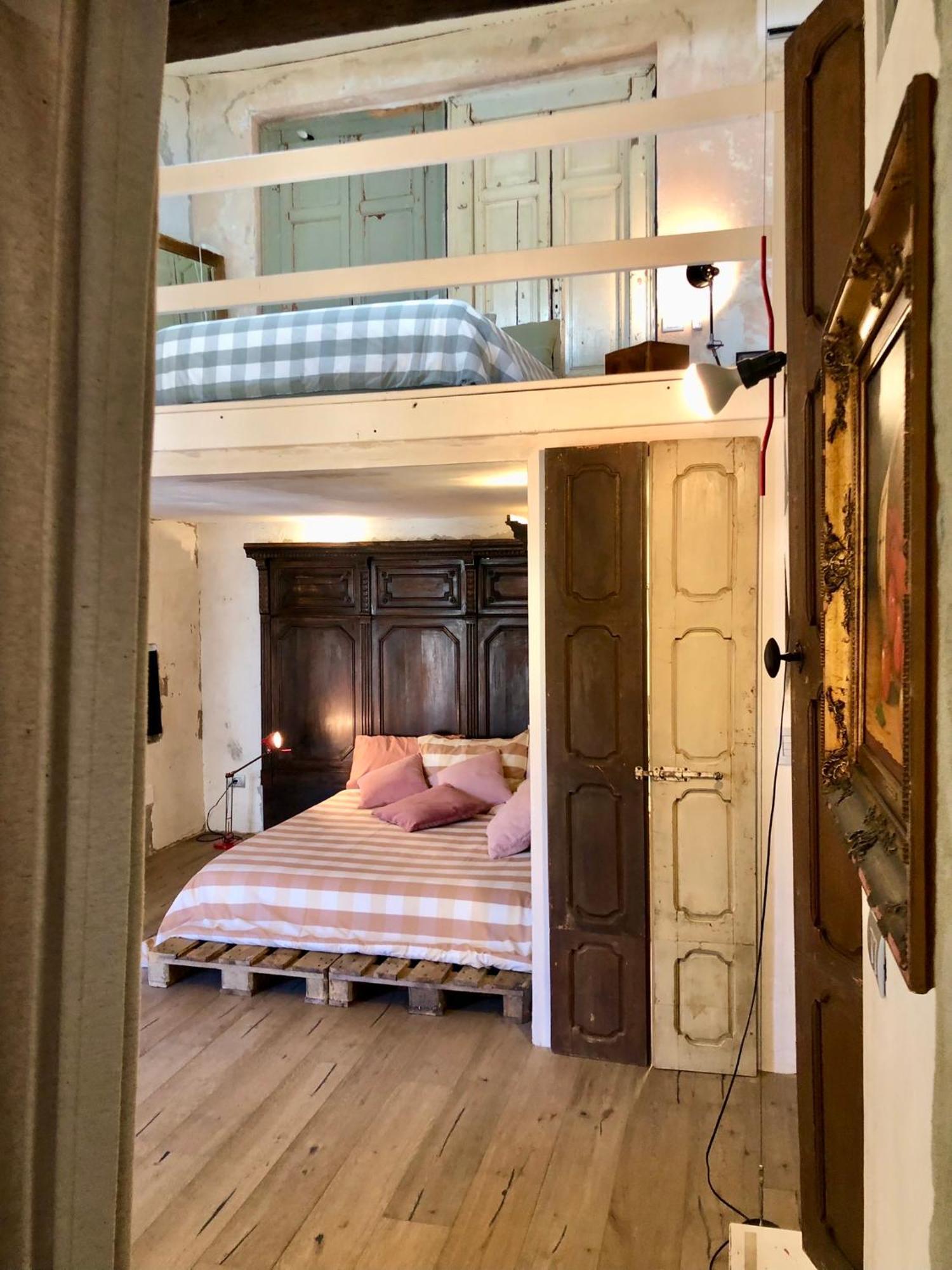 Charming And Design Attic Loft In Coolest Area Navigli Ticinese